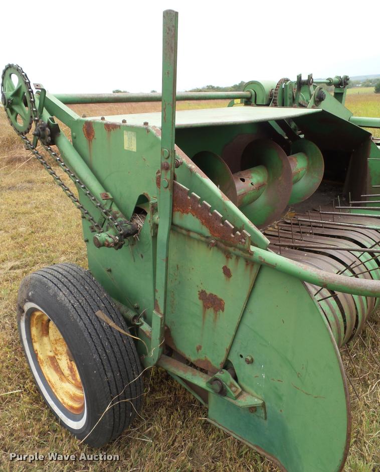 image for item BV9373 John Deere 14T small square baler