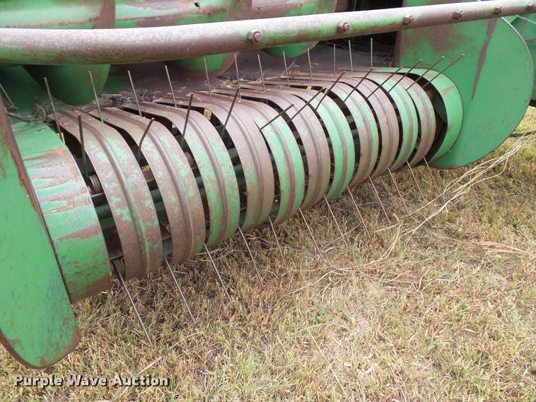 image for item BV9373 John Deere 14T small square baler