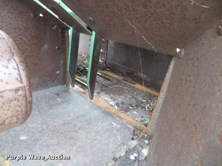 image for item BV9373 John Deere 14T small square baler