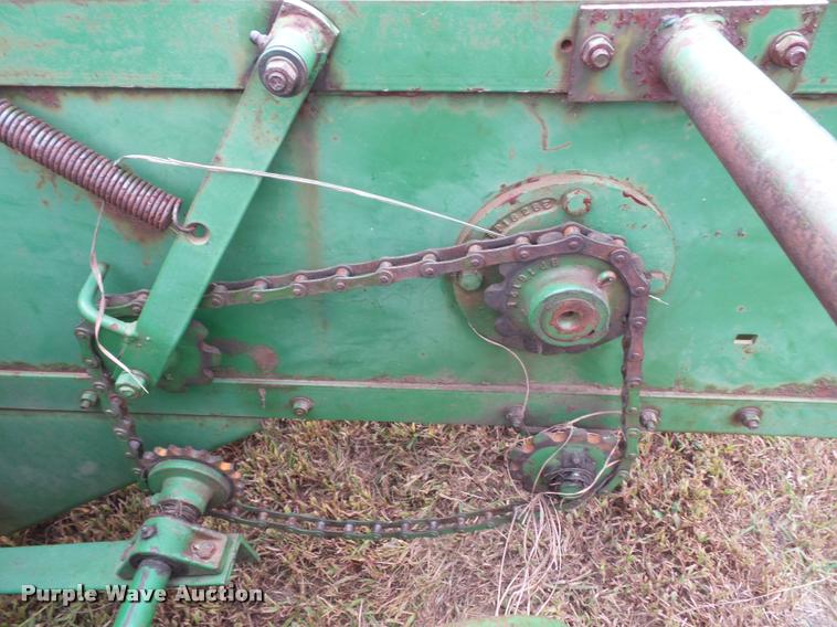 image for item BV9373 John Deere 14T small square baler