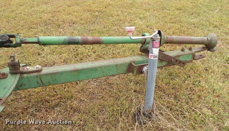 image for item BV9373 John Deere 14T small square baler