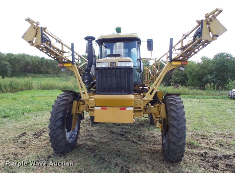 image for item BZ9820 2004 Ag-Chem RoGator 1264 self-propelled sprayer
