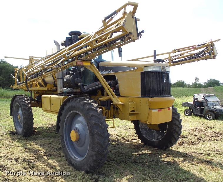 image for item BZ9820 2004 Ag-Chem RoGator 1264 self-propelled sprayer