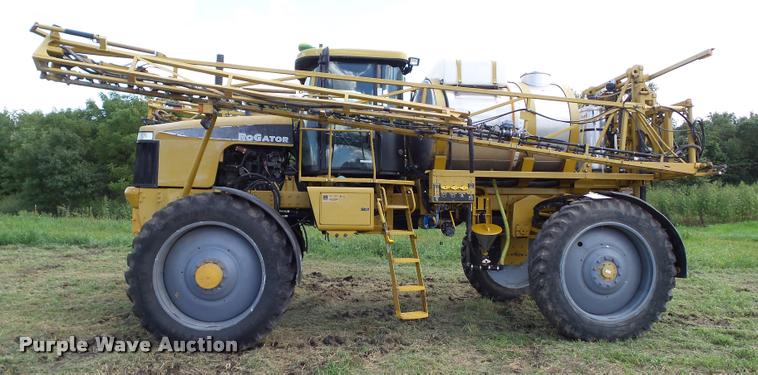 image for item BZ9820 2004 Ag-Chem RoGator 1264 self-propelled sprayer