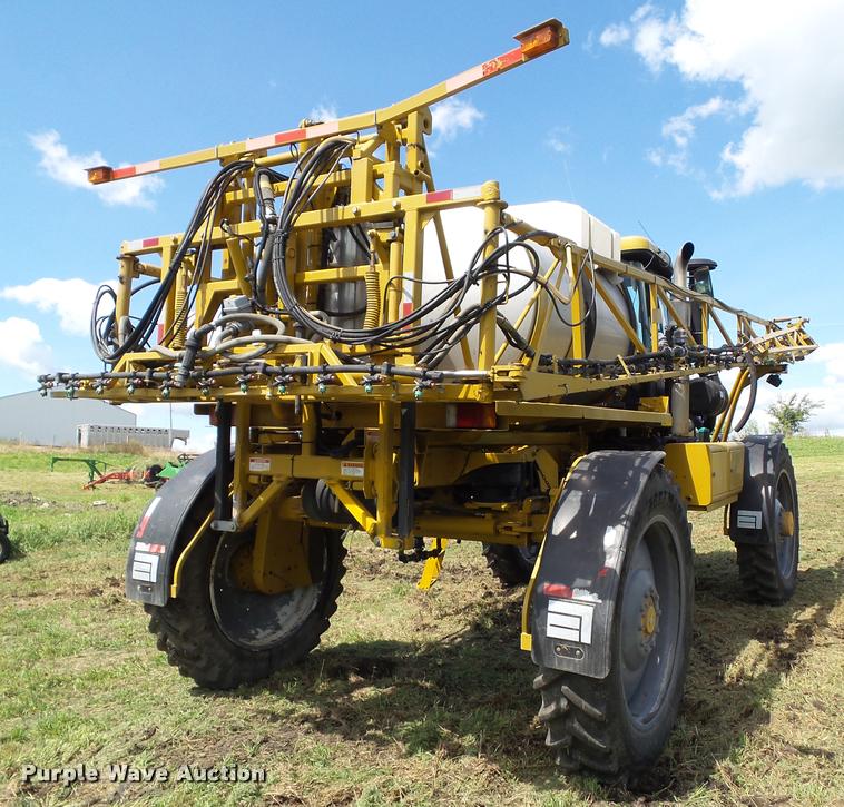 image for item BZ9820 2004 Ag-Chem RoGator 1264 self-propelled sprayer