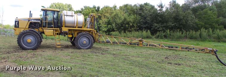 image for item BZ9820 2004 Ag-Chem RoGator 1264 self-propelled sprayer