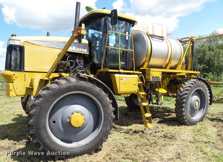 image for item BZ9820 2004 Ag-Chem RoGator 1264 self-propelled sprayer