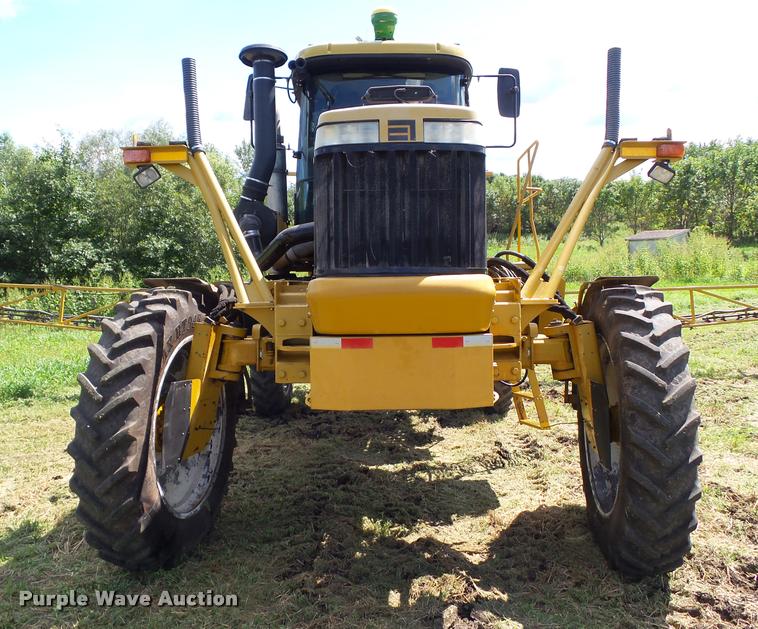 image for item BZ9820 2004 Ag-Chem RoGator 1264 self-propelled sprayer