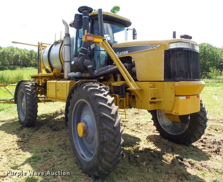 image for item BZ9820 2004 Ag-Chem RoGator 1264 self-propelled sprayer