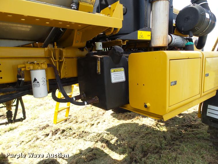 image for item BZ9820 2004 Ag-Chem RoGator 1264 self-propelled sprayer