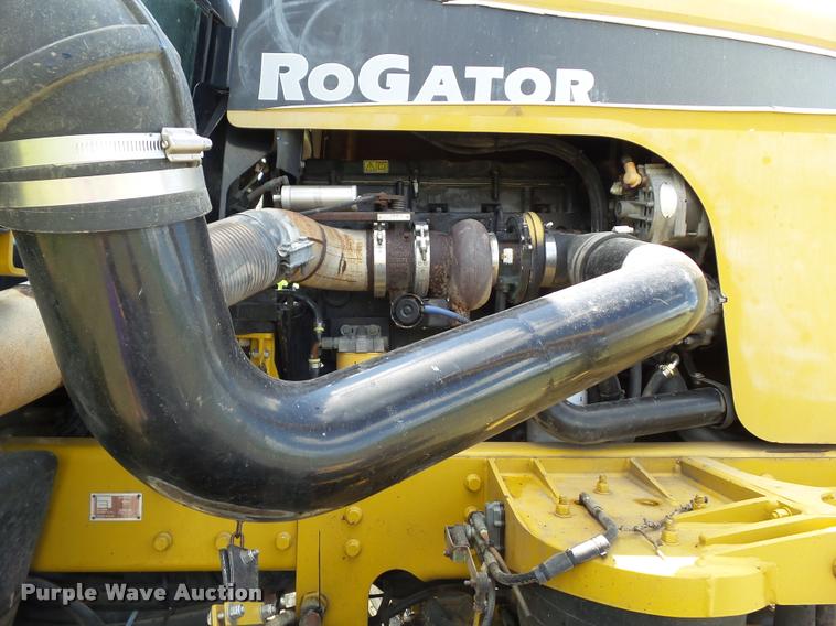 image for item BZ9820 2004 Ag-Chem RoGator 1264 self-propelled sprayer