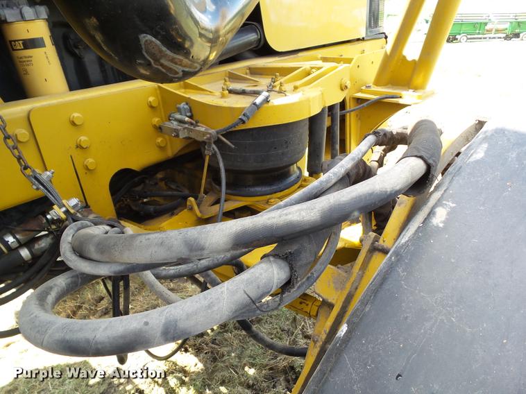 image for item BZ9820 2004 Ag-Chem RoGator 1264 self-propelled sprayer