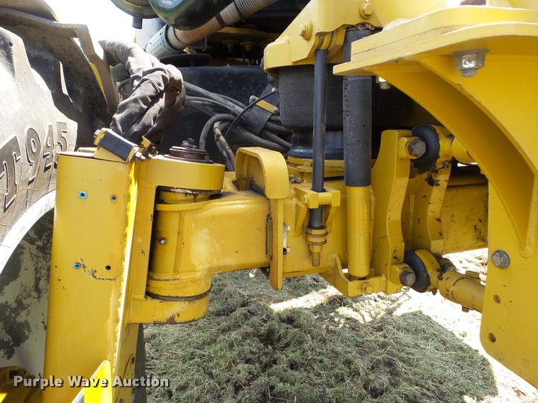 image for item BZ9820 2004 Ag-Chem RoGator 1264 self-propelled sprayer