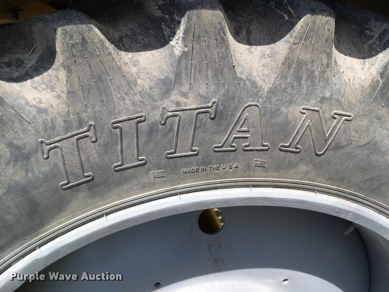 image for item BZ9820 2004 Ag-Chem RoGator 1264 self-propelled sprayer