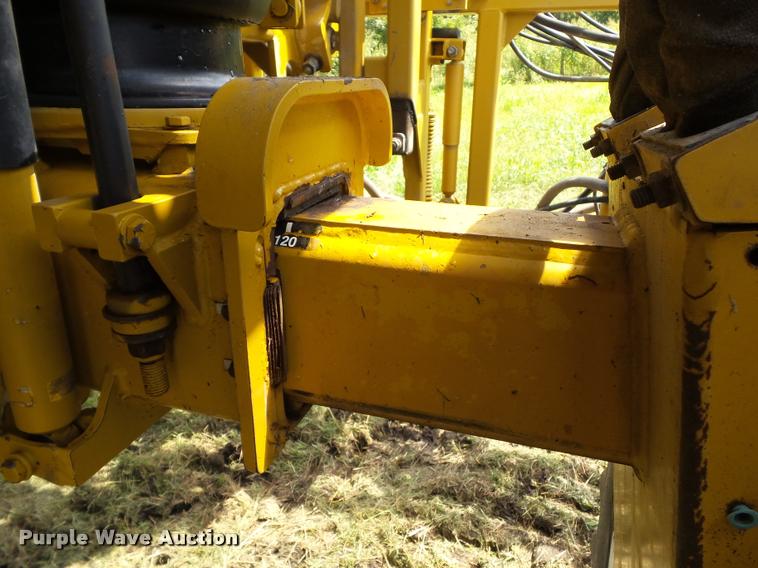 image for item BZ9820 2004 Ag-Chem RoGator 1264 self-propelled sprayer