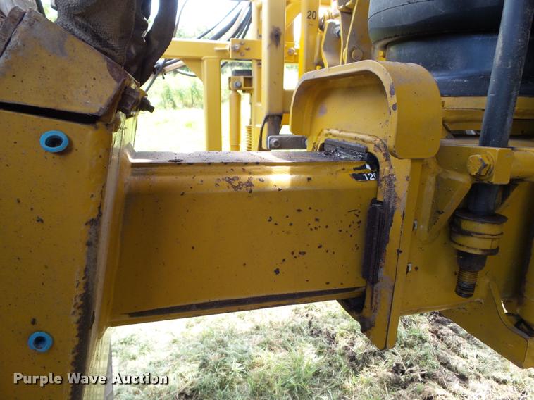 image for item BZ9820 2004 Ag-Chem RoGator 1264 self-propelled sprayer