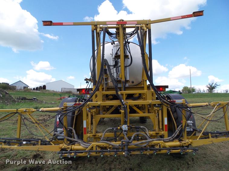 image for item BZ9820 2004 Ag-Chem RoGator 1264 self-propelled sprayer