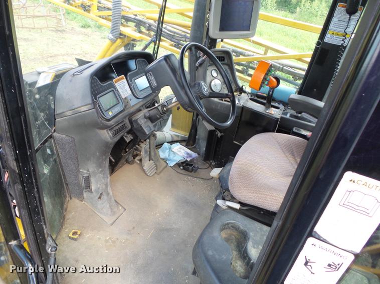 image for item BZ9820 2004 Ag-Chem RoGator 1264 self-propelled sprayer