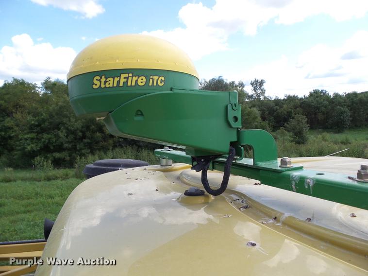 image for item BZ9820 2004 Ag-Chem RoGator 1264 self-propelled sprayer