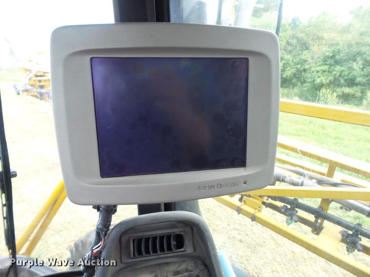 image for item BZ9820 2004 Ag-Chem RoGator 1264 self-propelled sprayer