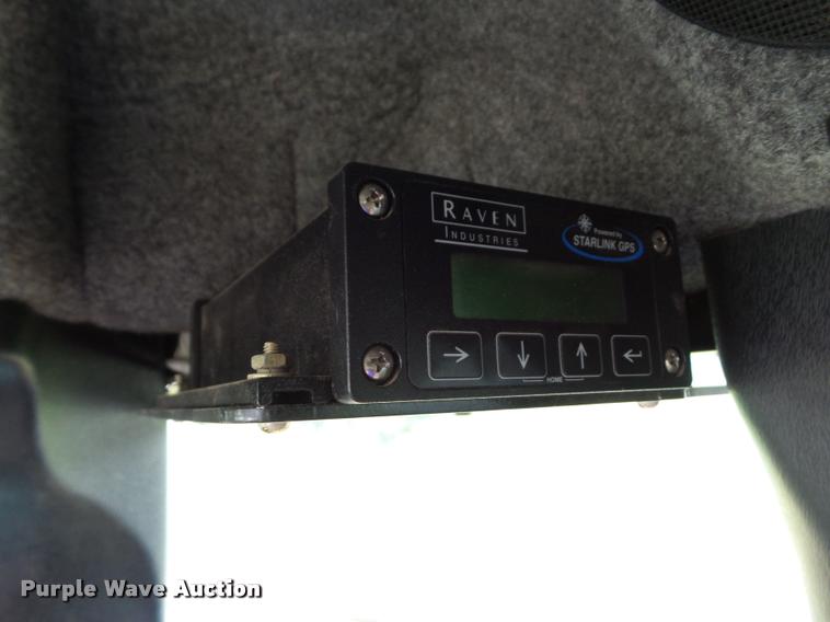 image for item BZ9820 2004 Ag-Chem RoGator 1264 self-propelled sprayer