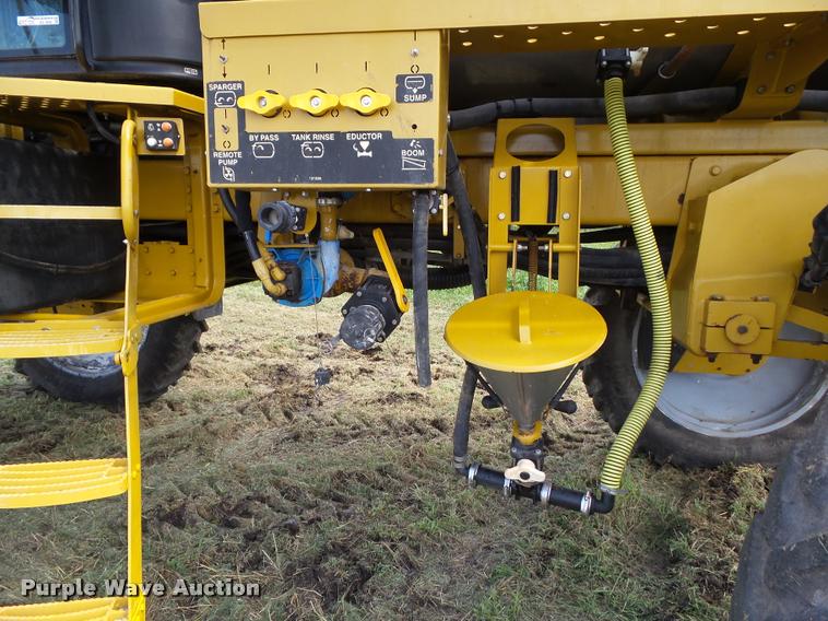 image for item BZ9820 2004 Ag-Chem RoGator 1264 self-propelled sprayer