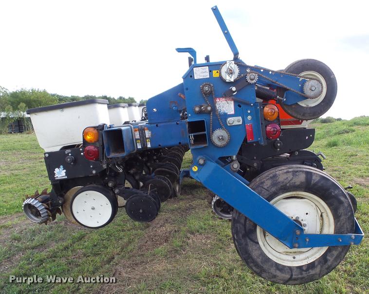 image for item BZ9826 2001 Kinze 3600 split row planter