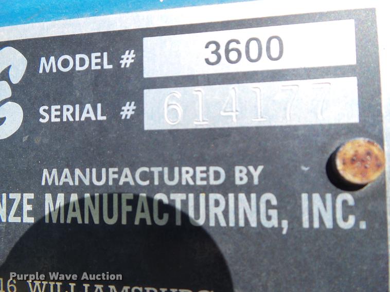 image for item BZ9826 2001 Kinze 3600 split row planter