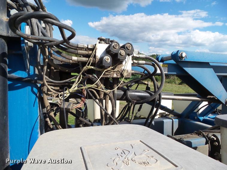 image for item BZ9826 2001 Kinze 3600 split row planter