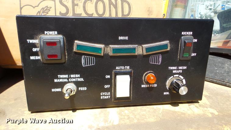 image for item DA2910 2009 AGCO Hesston 5156 round baler