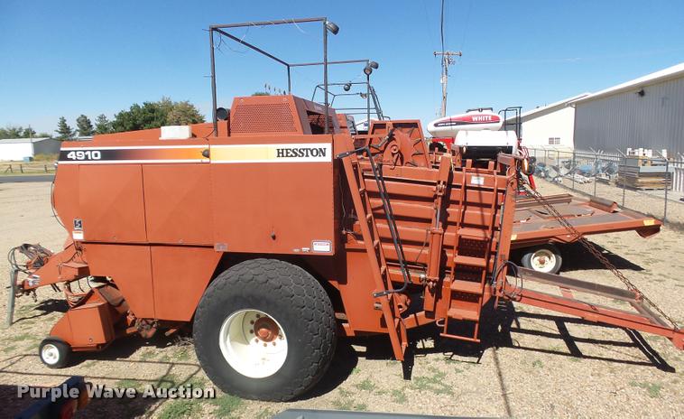 image for item DA4612 2000 AGCO Hesston 4910 large square baler
