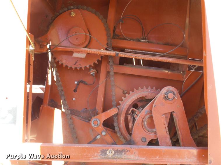 image for item DA4612 2000 AGCO Hesston 4910 large square baler