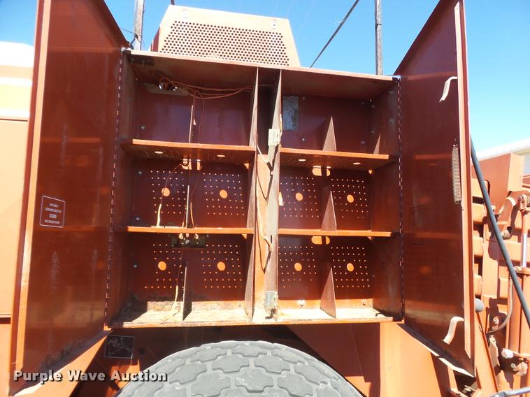 image for item DA4612 2000 AGCO Hesston 4910 large square baler