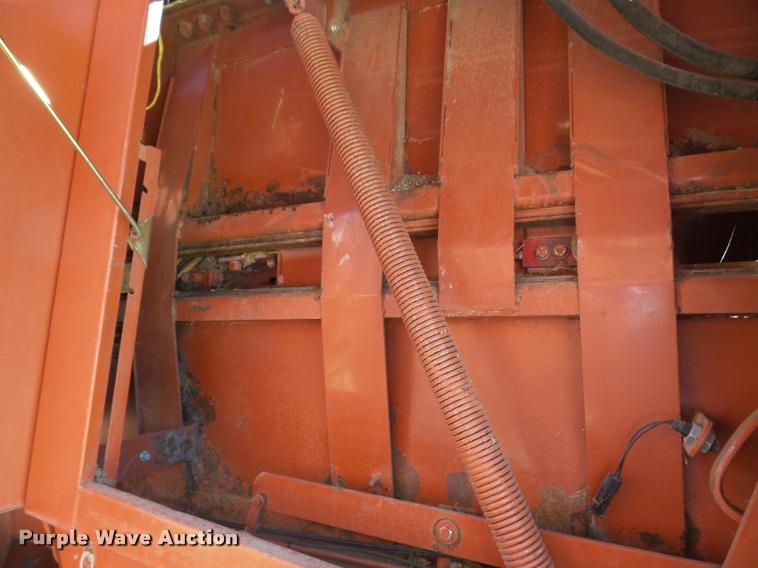 image for item DA4612 2000 AGCO Hesston 4910 large square baler