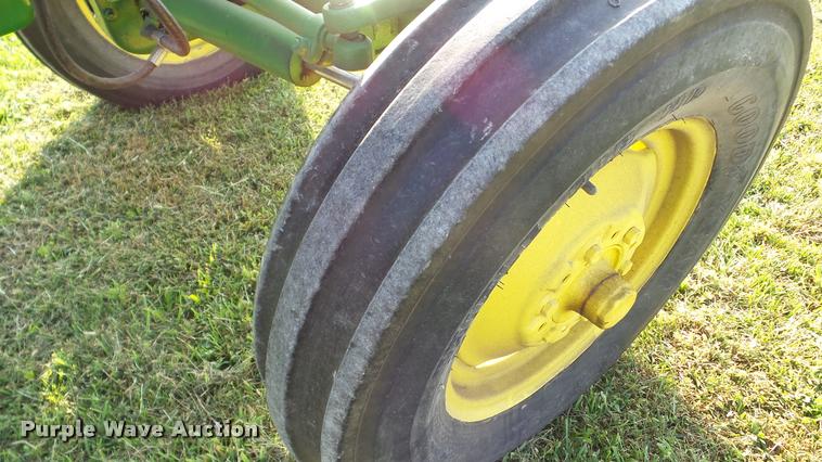 image for item DA8863 John Deere 420 tractor