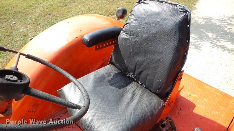 image for item DA8870 Case 930 Comfort King Wheatland tractor