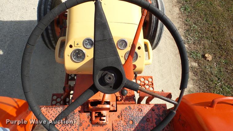 image for item DA8870 Case 930 Comfort King Wheatland tractor