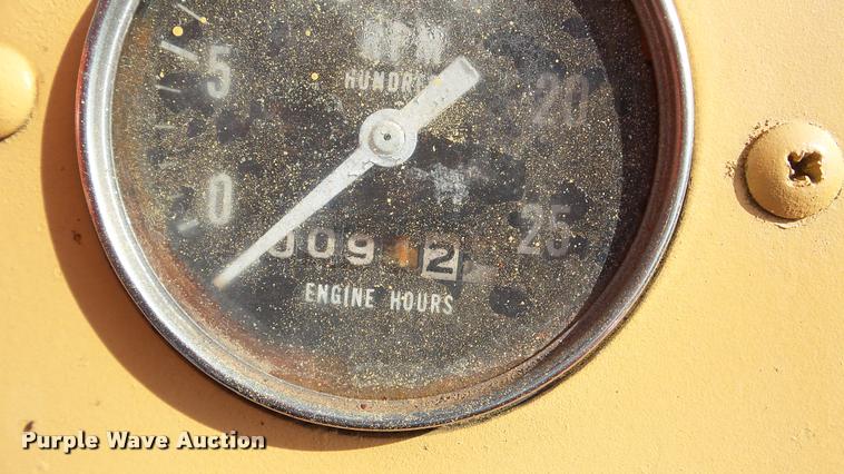 image for item DA8870 Case 930 Comfort King Wheatland tractor