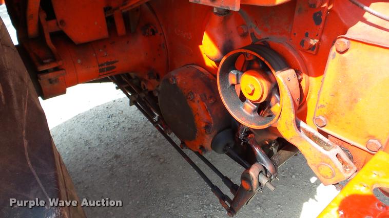 image for item DA8870 Case 930 Comfort King Wheatland tractor