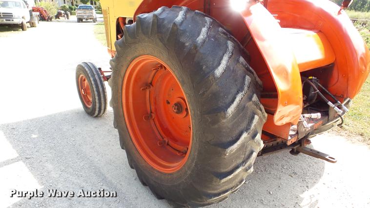 image for item DA8870 Case 930 Comfort King Wheatland tractor