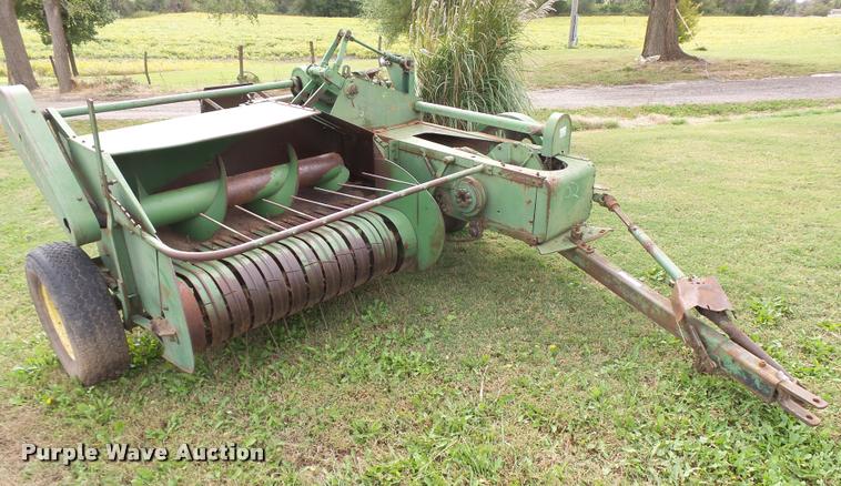 image for item DA9853 John Deere 14T square baler