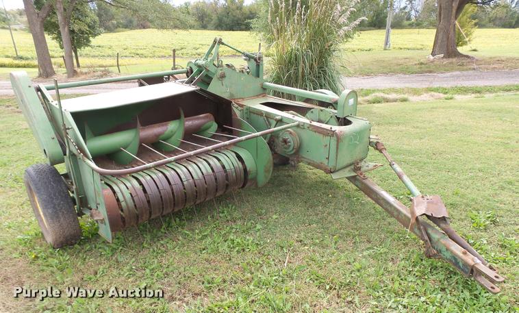 image for item DA9853 John Deere 14T square baler