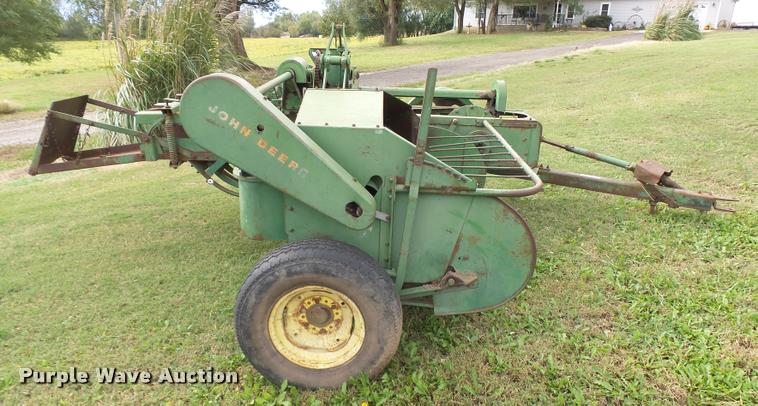 image for item DA9853 John Deere 14T square baler