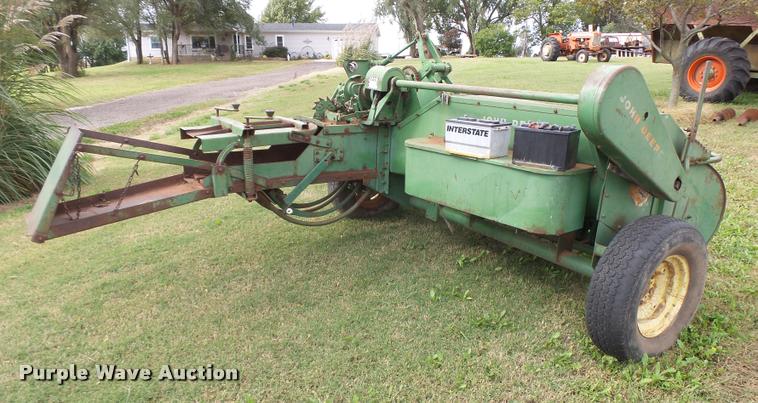image for item DA9853 John Deere 14T square baler