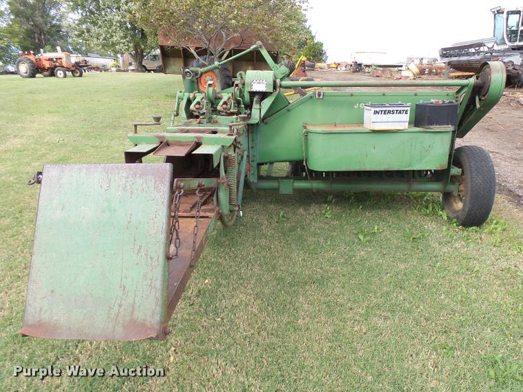 image for item DA9853 John Deere 14T square baler