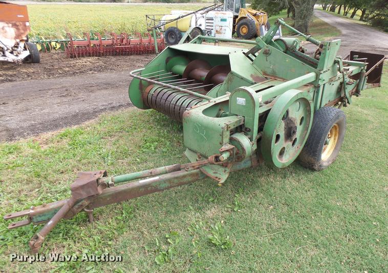image for item DA9853 John Deere 14T square baler