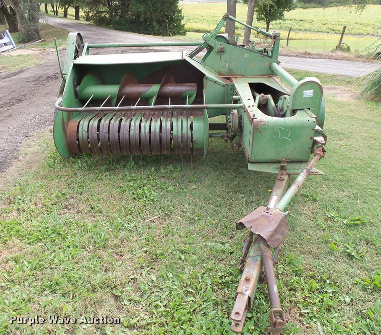 image for item DA9853 John Deere 14T square baler