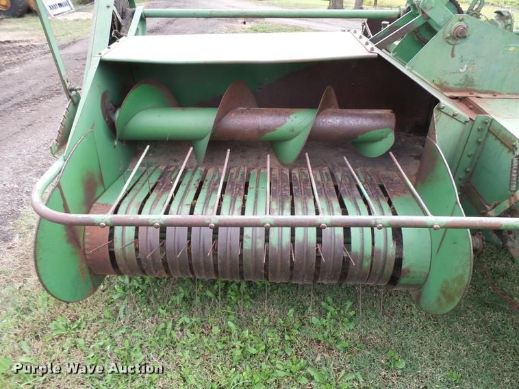 image for item DA9853 John Deere 14T square baler