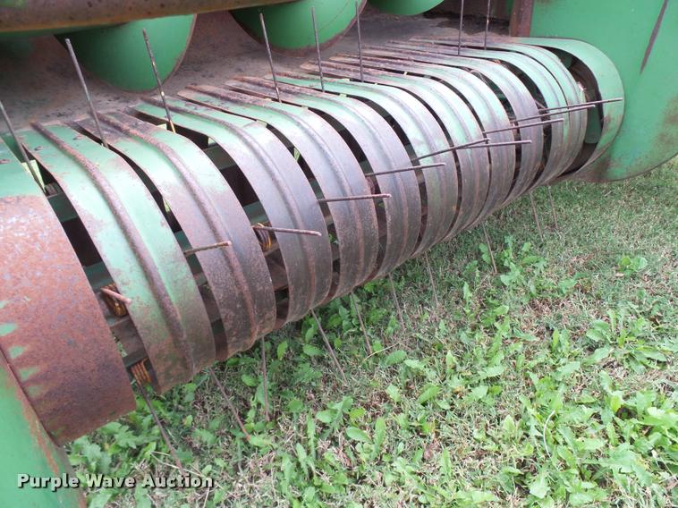 image for item DA9853 John Deere 14T square baler