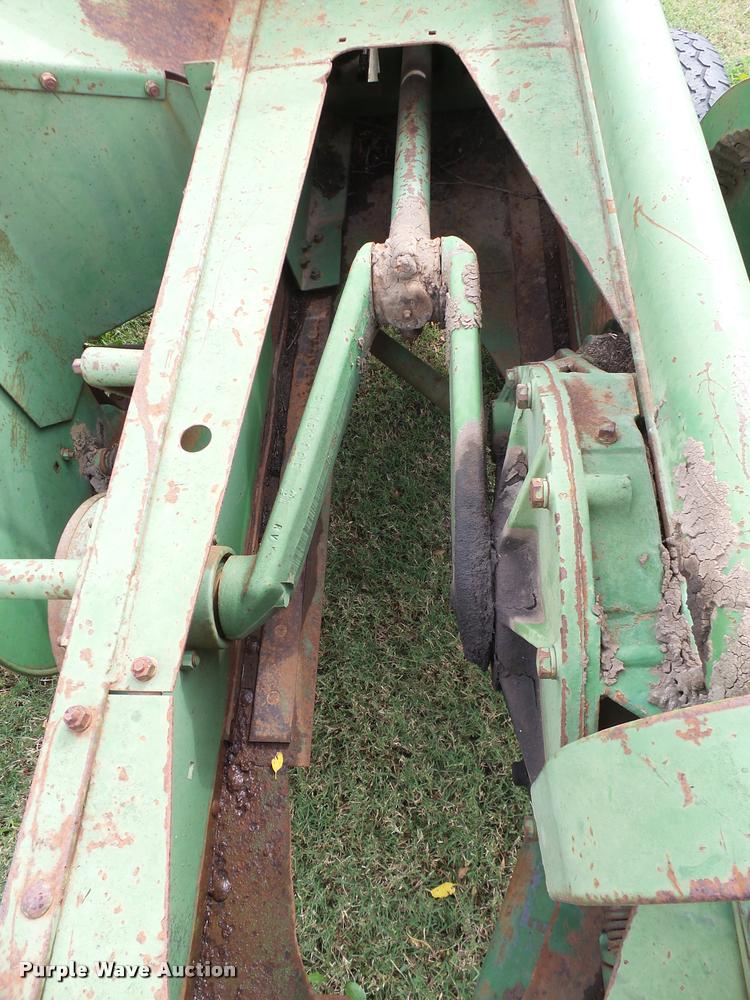 image for item DA9853 John Deere 14T square baler